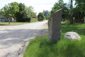 Ferienwohnung auf dem Feldsteinsteinhof - Blick zur Kirche